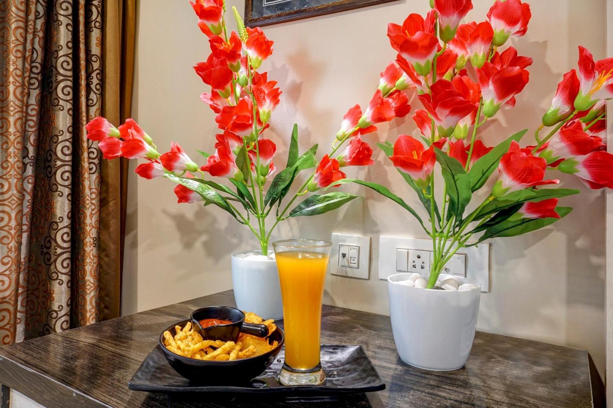 Hotel De Tark A Family Hotel Near Igi Airport Delhi New Delhi Exterior photo